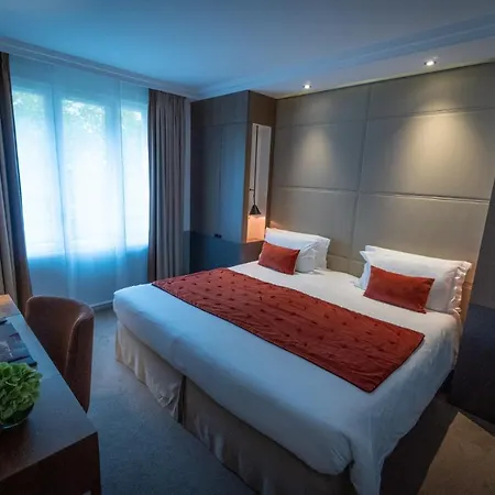 Hotel Saxe Eiffel 4*