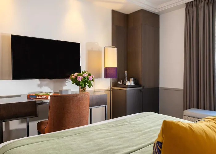 Hotel Saxe Eiffel 4*