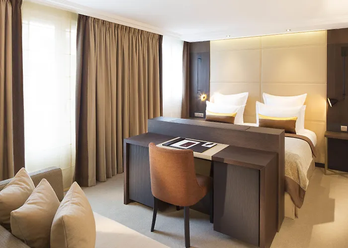 Saxe Eiffel Hotel 4*